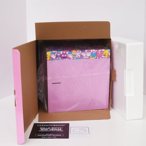 NIB Hello Kitty & Friends Mini Fridge Sanrio Cutesy Core Pink Aesthetic Cooler - Picture 8 of 14